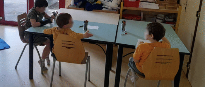 Participants à l'atelier "Juju la Licorne" en train de jouer